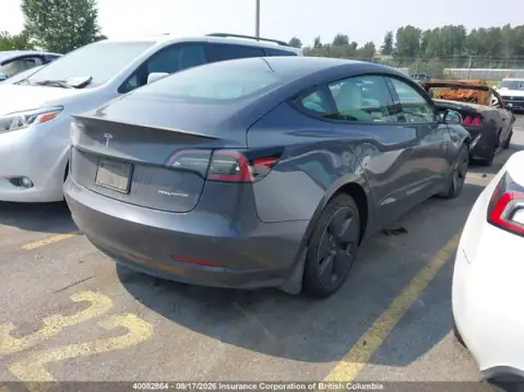 5YJ3E1EB4MF999843 — 2021 Tesla Model 3, foto 4 de IAAI 23.09.2026, Parte delantera