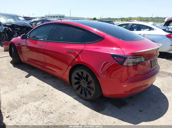 5YJ3E1ECXMF082933 — 2021 Tesla Model 3, photo 3 from IAAI 13.10.2026, Undercarriage damage