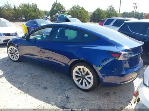5YJ3E1EA8MF096635 — 2021 Tesla Model 3, photo 3 from IAAI 05.10.2026, Right side