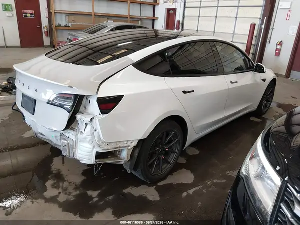 5YJ3E1EB1MF938983 — 2021 Tesla Model 3, photo 4 from IAAI, Rear end