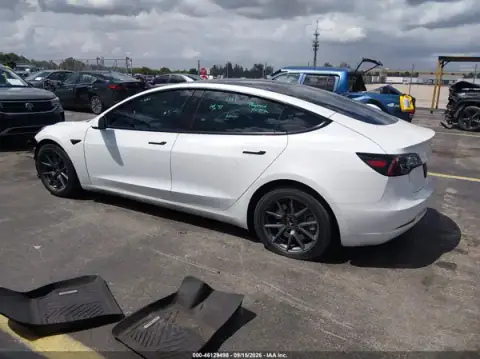 5YJ3E1EA6MF026910 — 2021 Tesla Model 3, photo 3 from IAAI, Front end