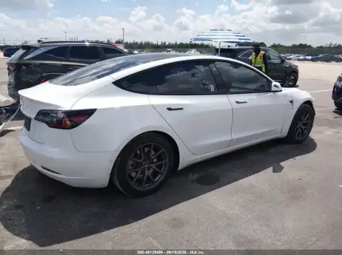 5YJ3E1EA6MF026910 — 2021 Tesla Model 3, photo 4 from IAAI, Front end