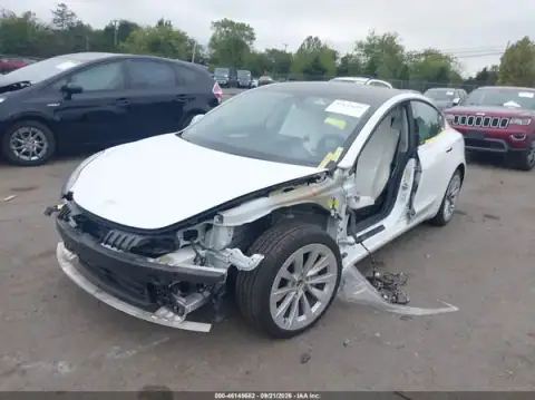 5YJ3E1EB7MF068172 — 2021 Tesla Model 3, foto 2 de IAAI, Daños en todo el vehículo