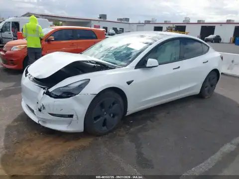 5YJ3E1EA3MF018411 — 2021 Tesla Model 3, photo 2 from IAAI, Front end