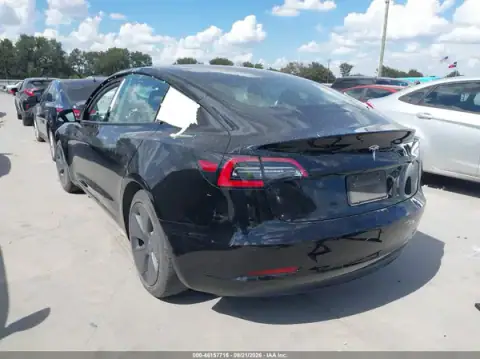 5YJ3E1EA6MF919451 — 2021 Tesla Model 3, photo 3 from IAAI, Right front