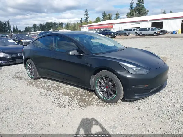 5YJ3E1EB5MF097847 Tesla Model 3 2021 — uszkodzenie Lewy bok, zdjęcie przed naprawą