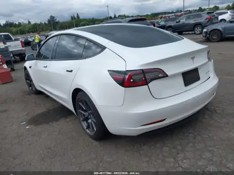 5YJ3E1EB7MF090222 — 2021 Tesla Model 3, photo 3 from IAAI, Right side