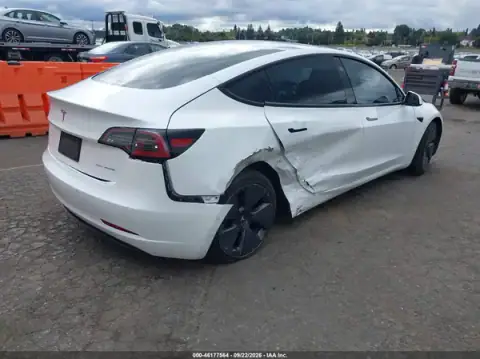 5YJ3E1EB7MF090222 — 2021 Tesla Model 3, photo 4 from IAAI, Right side