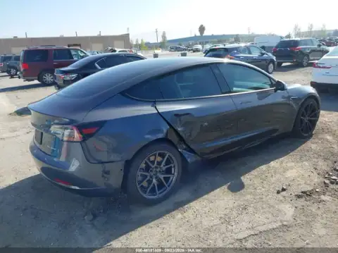5YJ3E1EB6MF847904 — 2021 Tesla Model 3, photo 4 from IAAI, Right rear