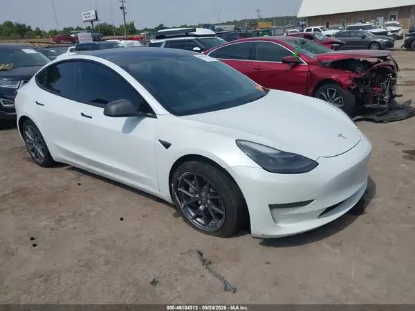 5YJ3E1EB5MF979424 Tesla Model 3 2021 — uszkodzenie Prawy przód, zdjęcie przed naprawą