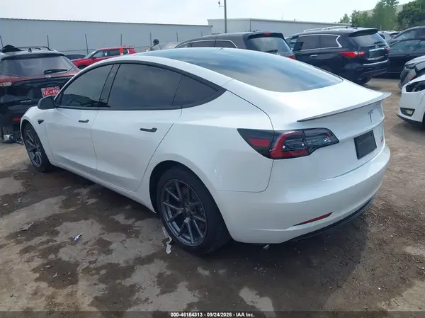 5YJ3E1EB5MF979424 — 2021 Tesla Model 3, zdjęcie 3 z IAAI, Prawy przód