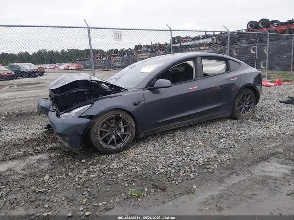 5YJ3E1EB0MF056719 — 2021 Tesla Model 3, zdjęcie 2 z IAAI, Przód