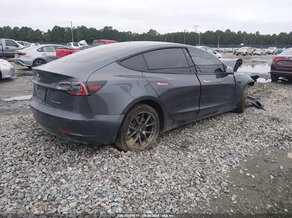 5YJ3E1EB0MF056719 — 2021 Tesla Model 3, zdjęcie 4 z IAAI, Przód