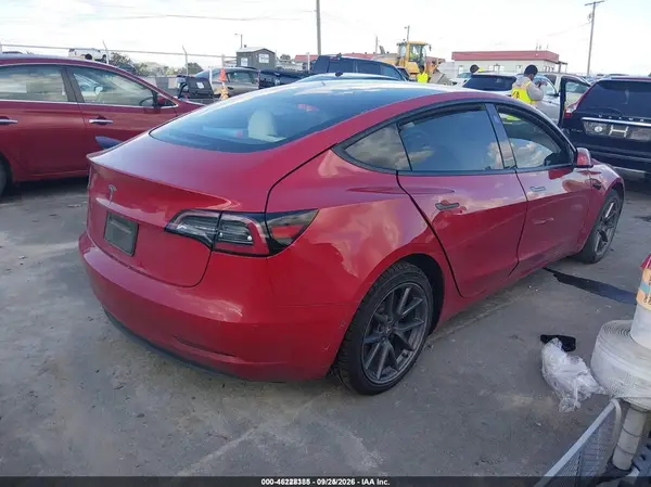 5YJ3E1EAXMF978700 — 2021 Tesla Model 3, photo 4 from IAAI, Repossessed