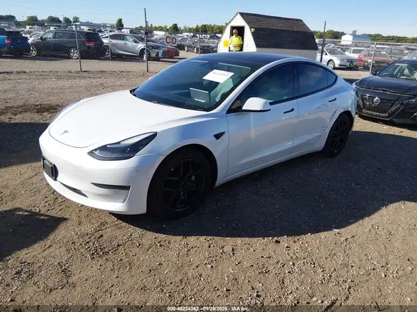 5YJ3E1EBXMF033478 — 2021 Tesla Model 3, фото 2 с аукциона IAAI, Задняя часть слева