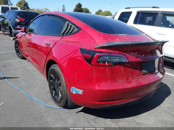 5YJ3E1EB9MF874532 — 2021 Tesla Model 3, photo 3 from IAAI, Right side