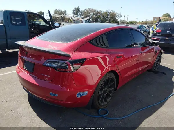5YJ3E1EB9MF874532 — 2021 Tesla Model 3, photo 4 from IAAI, Right side