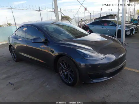 5YJ3E1EBXMF070899 — 2021 Tesla Model 3, უკანა ნაწილი, ფოტოები შეკეთებამდე