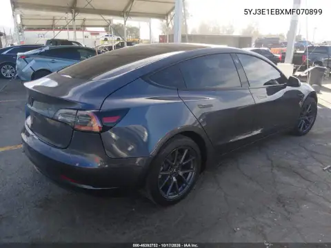 5YJ3E1EBXMF070899 — 2021 Tesla Model 3, фото 4 с аукциона IAAI, ЗАДНЯЯ ЧАСТЬ