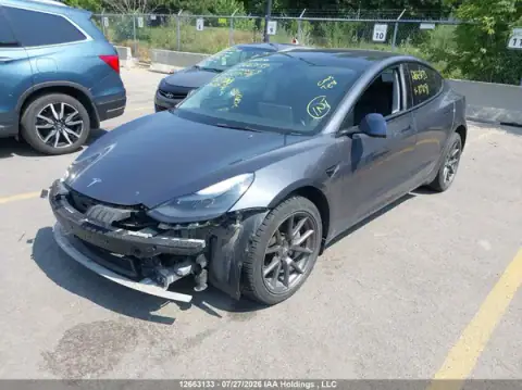 5YJ3E1EB3NF109091 — 2022 Tesla Model 3, фото 2 з IAAI 24.09.2026, Передня частина