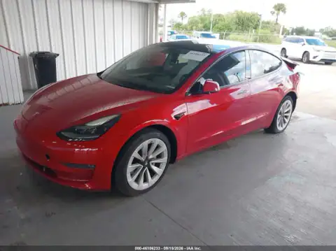 5YJ3E1EB9NF151703 — 2022 Tesla Model 3, zdjęcie 2 z IAAI, Tył