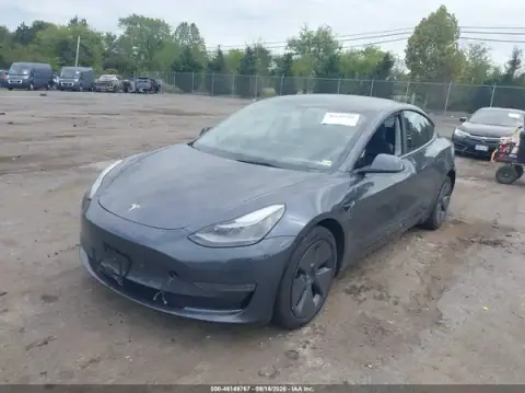 5YJ3E1EB2NF194392 — 2022 Tesla Model 3, foto 2 de IAAI, No indicado