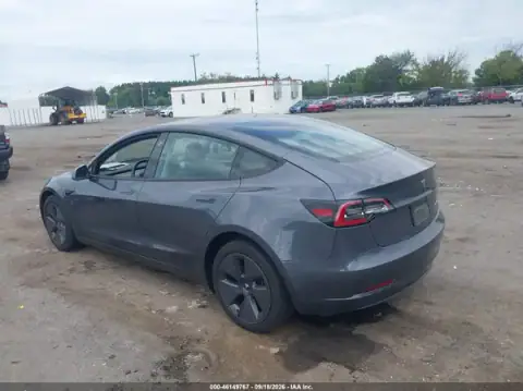 5YJ3E1EB2NF194392 — 2022 Tesla Model 3, foto 3 de IAAI, No indicado