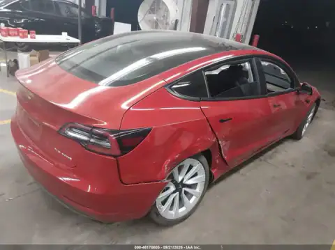 5YJ3E1EB8NF201863 — 2022 Tesla Model 3, foto 4 de IAAI, Lado derecho