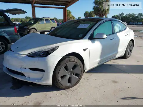 5YJ3E1EB7NF326434 — 2022 Tesla Model 3, zdjęcie 2 z IAAI, Przód