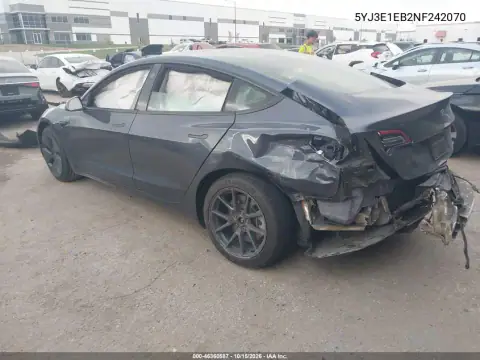 5YJ3E1EB2NF242070 — 2022 Tesla Model 3, zdjęcie 3 z IAAI, Tył