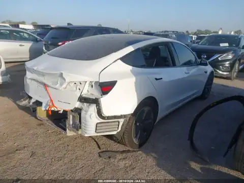 5YJ3E1EB7PF391870 — 2023 Tesla Model 3, zdjęcie 4 z IAAI 20.10.2026, Tył