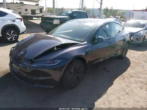 5YJ3E1EB6RF814716 — 2024 Tesla Model 3, zdjęcie 2 z IAAI, Przód i tył