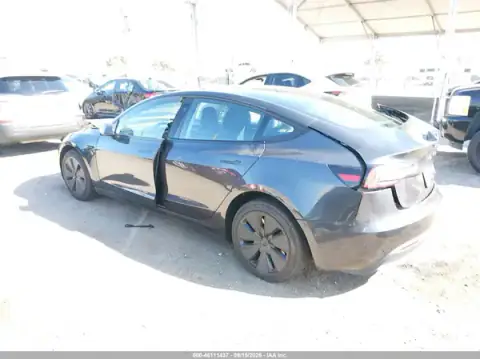 5YJ3E1EB6RF814716 — 2024 Tesla Model 3, zdjęcie 3 z IAAI, Przód i tył