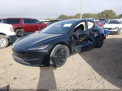 5YJ3E1EBXRF736554 — 2024 Tesla Model 3, ფოტო 2, IAAI, მარცხენა და მარჯვენა მხარე