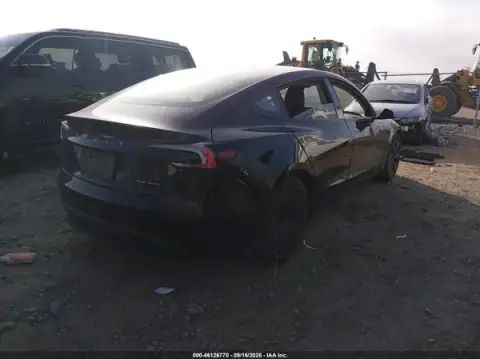 5YJ3E1EBXRF736554 — 2024 Tesla Model 3, ფოტო 4, IAAI, მარცხენა და მარჯვენა მხარე