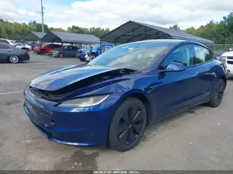 5YJ3E1EB1RF795069 — 2024 Tesla Model 3, foto 2 de IAAI, Parte delantera