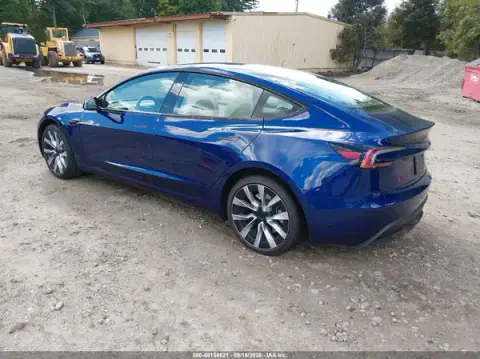 5YJ3E1EB1RF822643 — 2024 Tesla Model 3, ფოტო 3, IAAI, მარჯვენა მხარე
