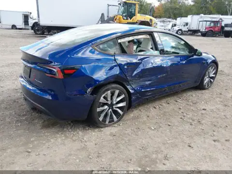 5YJ3E1EB1RF822643 — 2024 Tesla Model 3, ფოტო 4, IAAI, მარჯვენა მხარე