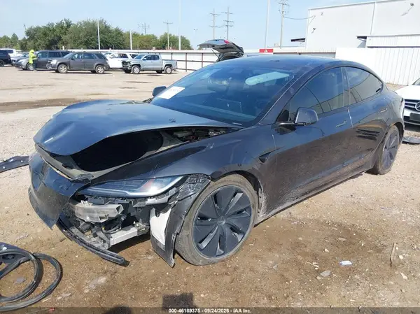 5YJ3E1EB2RF801199 — 2024 Tesla Model 3, zdjęcie 2 z IAAI, Przód