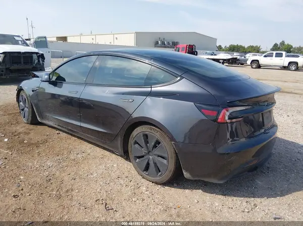 5YJ3E1EB2RF801199 — 2024 Tesla Model 3, zdjęcie 3 z IAAI, Przód