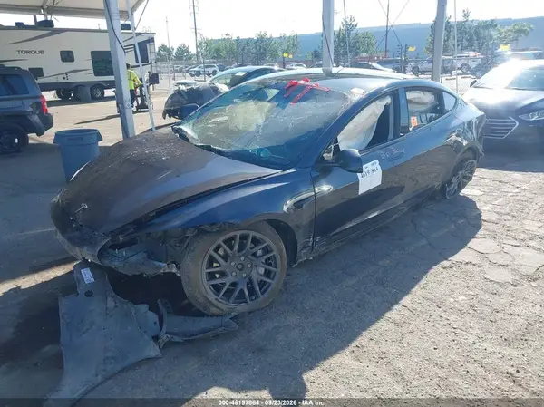 5YJ3E1EB6RF813341 — 2024 Tesla Model 3, zdjęcie 2 z IAAI, Uszkodzenia dookoła