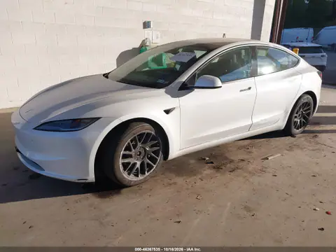 5YJ3E1EB9RF740093 — 2024 Tesla Model 3, zdjęcie 2 z IAAI 28.10.2026, Lewy bok