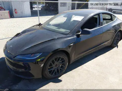 5YJ3E1EB2RF767538 — 2024 Tesla Model 3, фото 2 с аукциона IAAI, передняя и задняя части