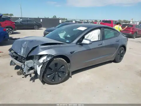 5YJ3E1EA3SF995237 — 2025 Tesla Model 3, photo 2 from IAAI, Front end