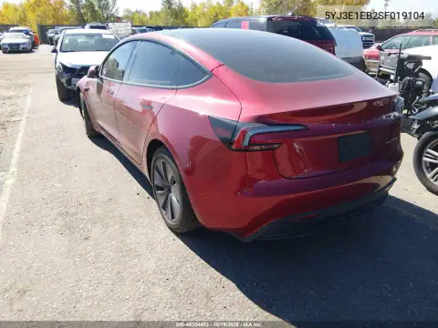 5YJ3E1EB2SF019104 — 2025 Tesla Model 3, zdjęcie 3 z IAAI, Przód