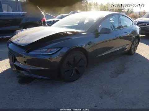5YJ3E1EB2SF057173 — 2025 Tesla Model 3, ფოტო 2, IAAI, მარჯვენა მხარე