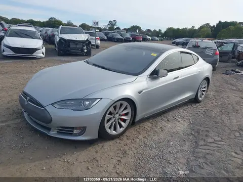 2015 Tesla Model S 85d VIN 5YJSA1H2XFFP70041 фото 2
