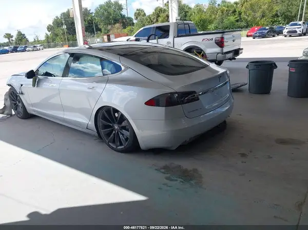 5YJSA1E23HF178679 — 2017 Tesla Model S, zdjęcie 3 z IAAI 19.10.2026, Prawy przód