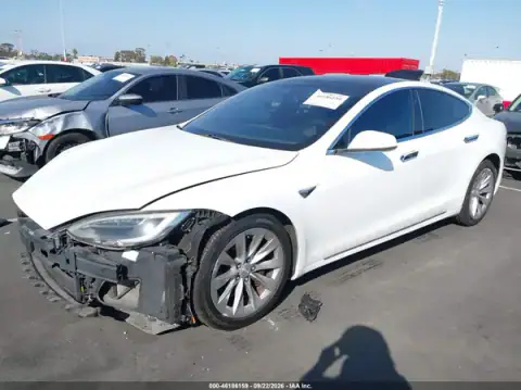 5YJSA1E1XHF183451 — 2017 Tesla Model S, zdjęcie 2 z IAAI, Przód