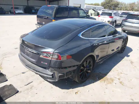 5YJSA1E47JF294698 — 2018 Tesla Model S, foto 4 de IAAI, Lado izquierdo